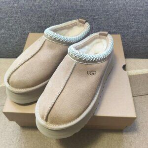 Women's size 8 UGG slippers